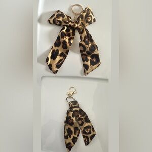 NWT Leopard BUNDLE 2x Print Keychain with Bow